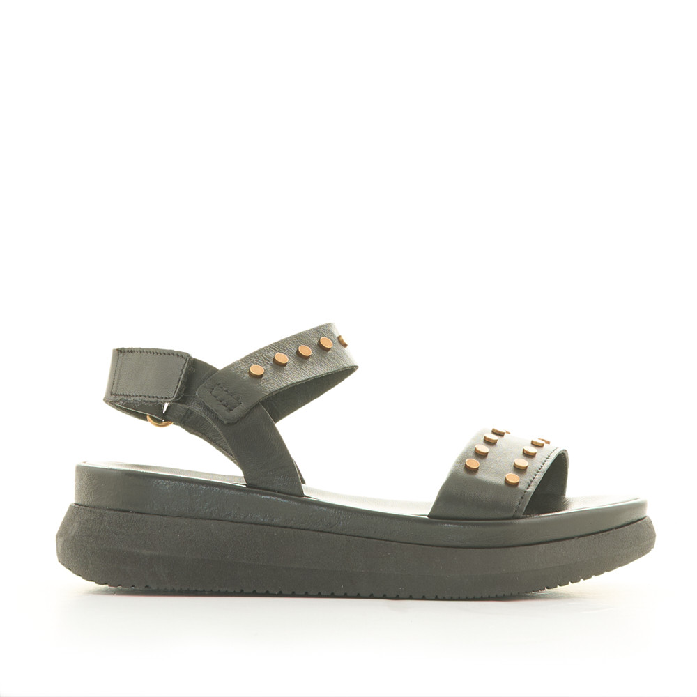 Sandalias Plataformas De Piel Negras Con Tachuelas Doradas Y
