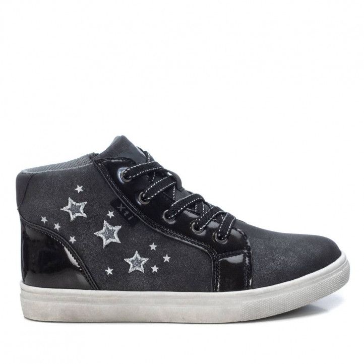 Zapatos abotinados Xti negros y grises con estrellas plateadas