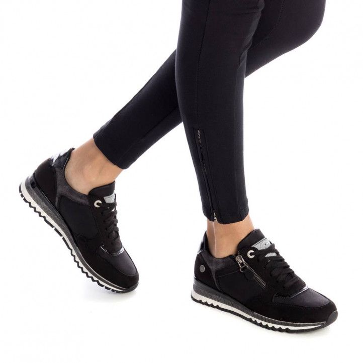 Zapatillas deportivas Refresh negras con detalles plateados, cordones y cremallera - Querol online