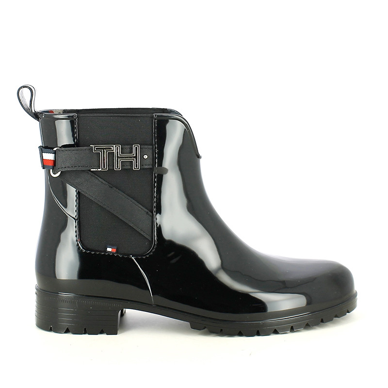 Conejo Nos vemos mañana Chispa chispear Botas agua negras estilo chelsea con detalle metálico Tommy Hilfiger | Querol online Conejo Nos vemos mañana Chispa chispear Botas agua negras estilo chelsea con detalle metálico Tommy Hilfiger | Querol online