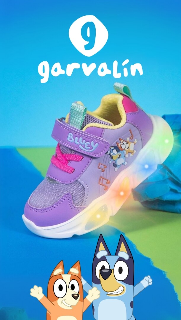 Zapatillas infantiles Garvalín Bluey moradas con luces LED y cierre de velcro